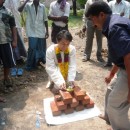 南インド各地（貧しい人びとのために家を建設中）