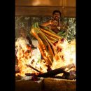 シルクのサリーを捧げる